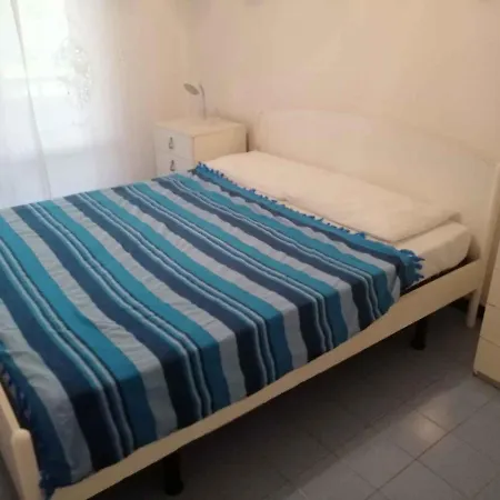 Hotel In 25698